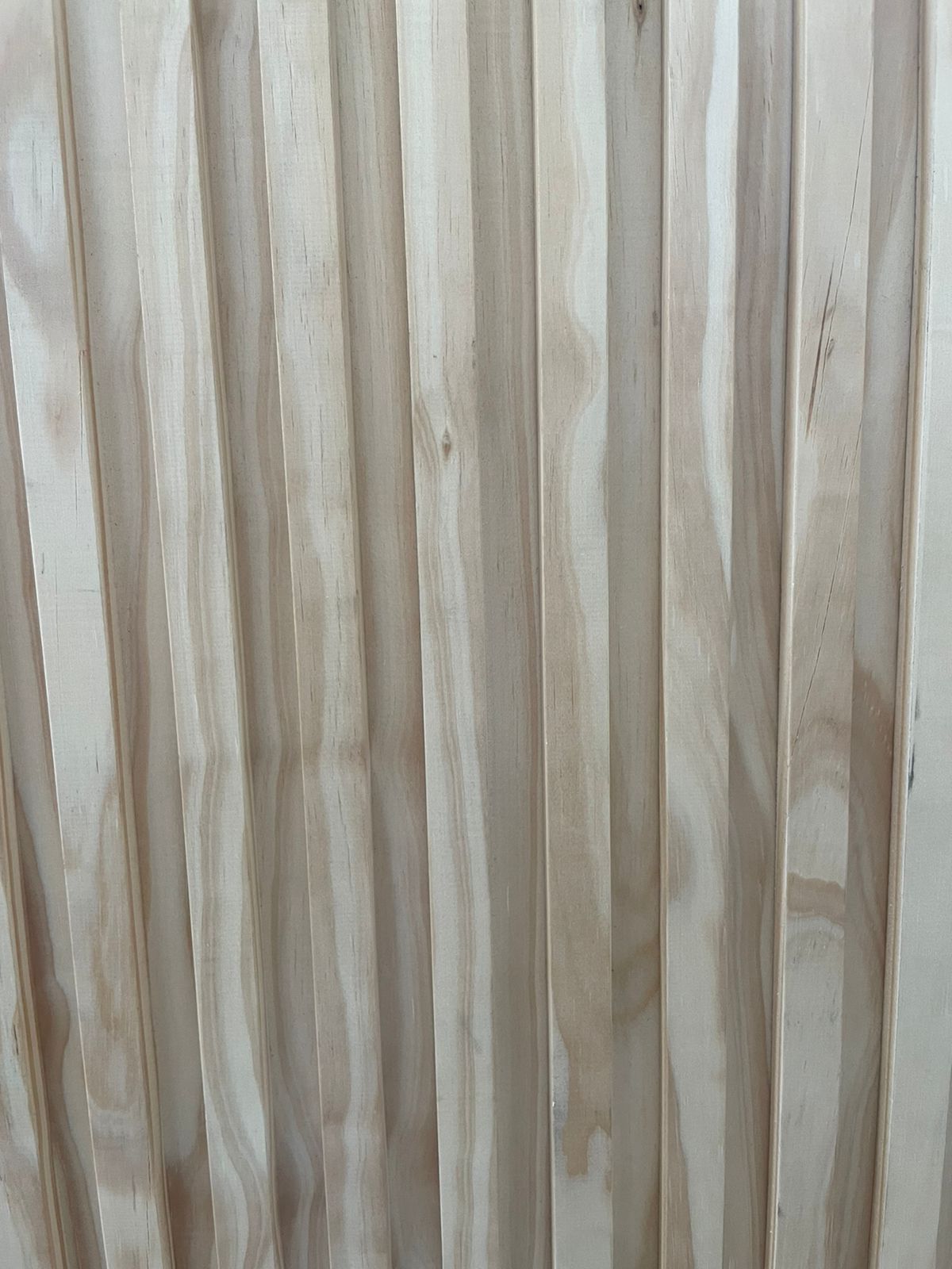 ALIST. MDF PRE-PINT 9X160X2600MM RANURADO(2.49M2) 6 TABLAS